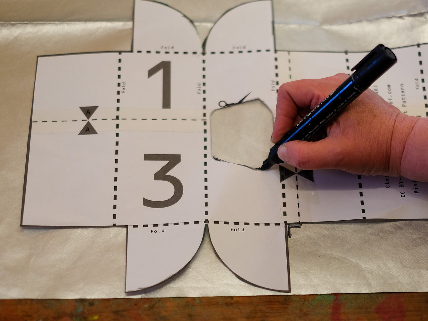 Minimalist Tyvek® Folded Wallet Pattern (pdf)